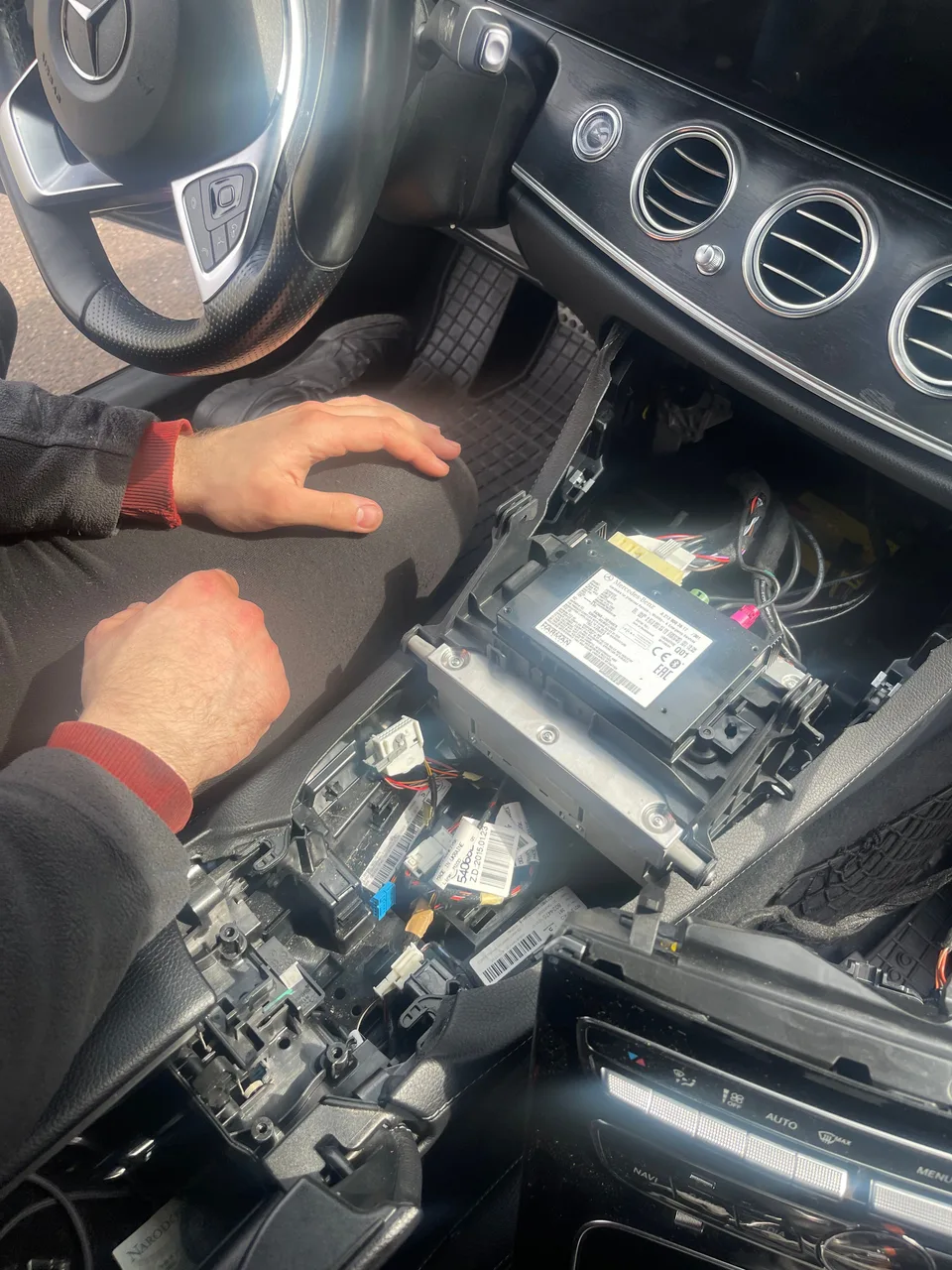 Elektronika we wnętrzu — X77