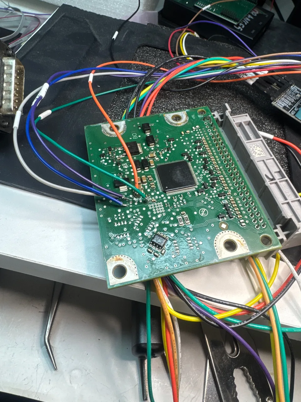 Elektronika i połączenia — X77