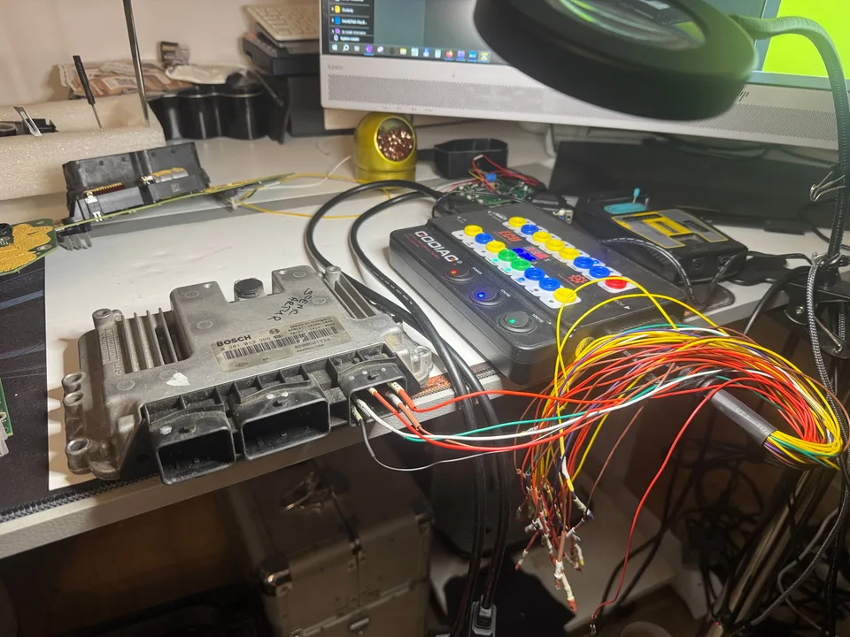 Elektronika na stanowisku — X77