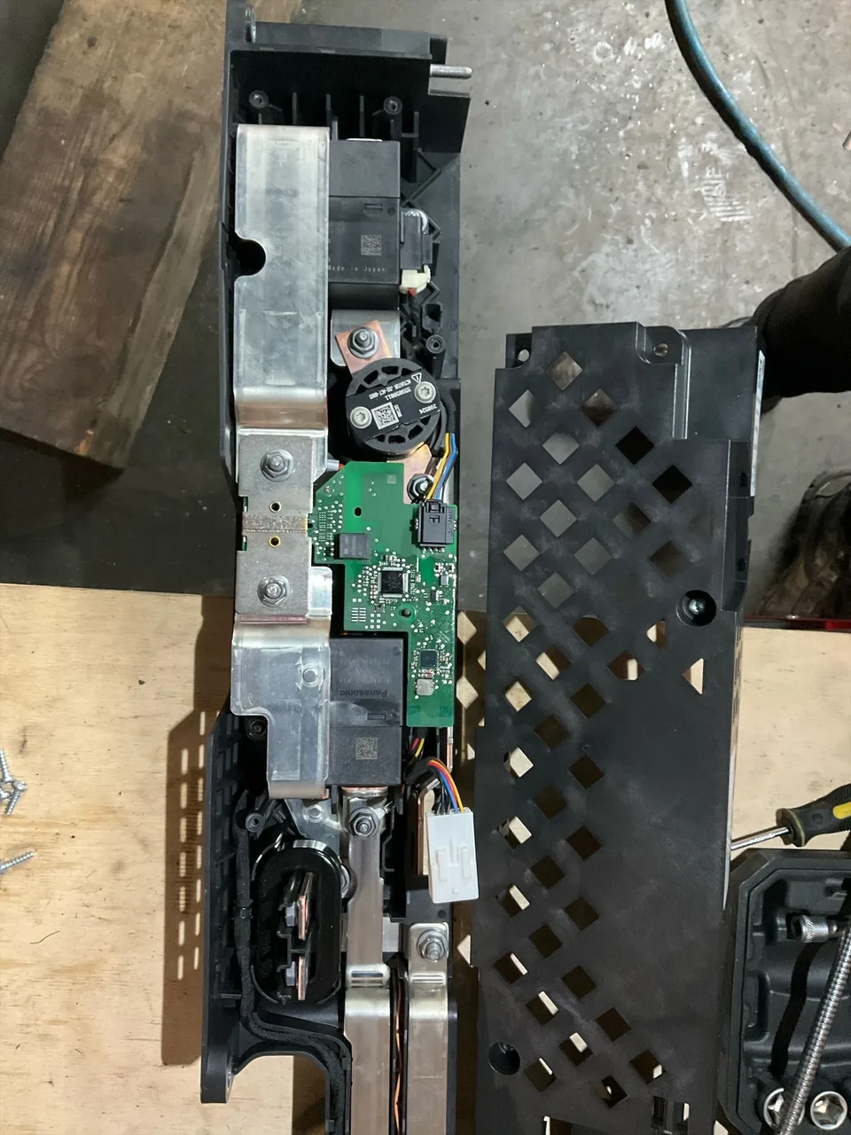 Elektronika baterii — X77